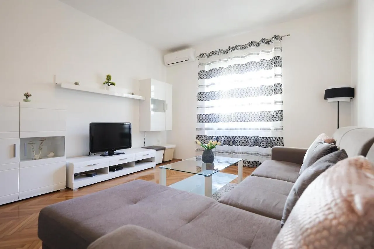 Zara City Center Apartment