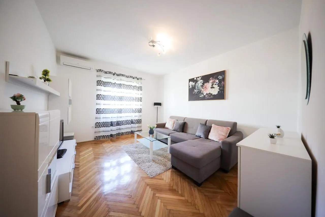 Zara City Center Apartment