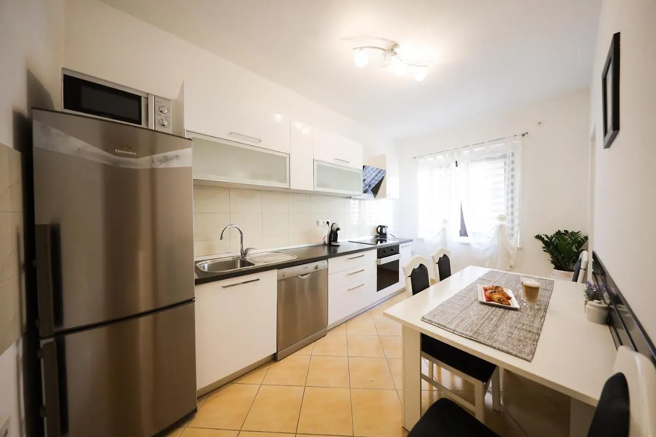 Zara City Center Apartment